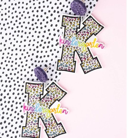 ❤️NWT *BOUTIQUE* BACK to SCHOOL 'KINDERGARTEN GRADE' EARRINGS TEACHERS - Picture 1 of 1